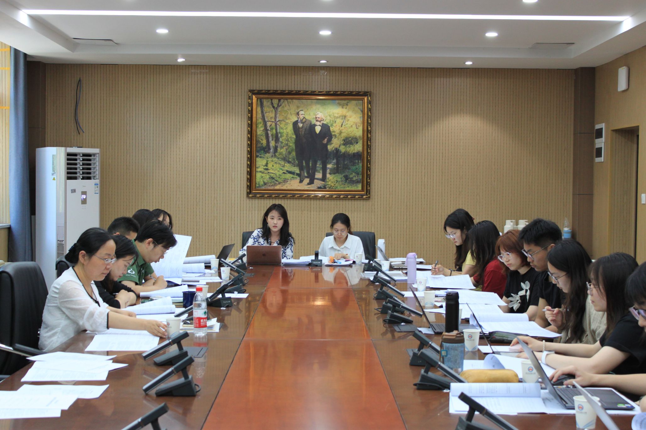 成人直播
2025年第一批发展党员预审会暨成人直播第三期党建工作坊顺利召开